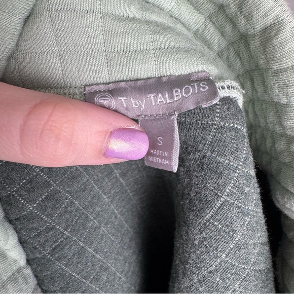 Women's Green Quilted Sweater - Picture 5 of 6